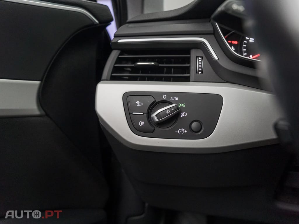 Audi A4 Avant 30 TDI S tronic