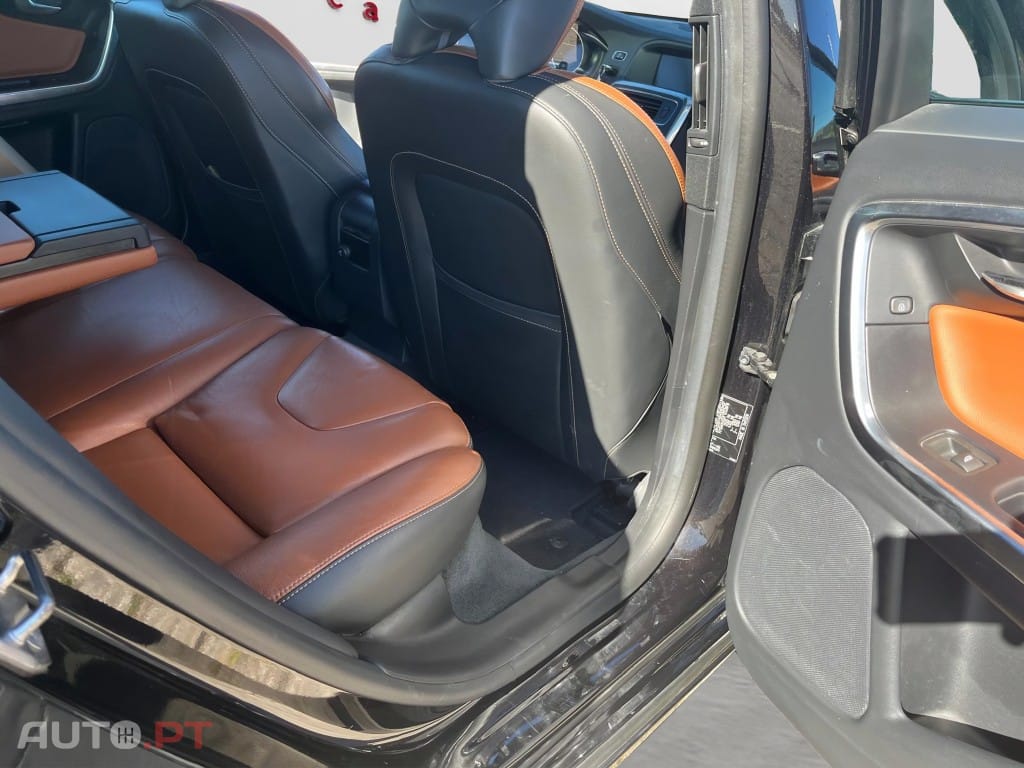 Volvo V60 D6 Twin Engine Geartronic RDesign