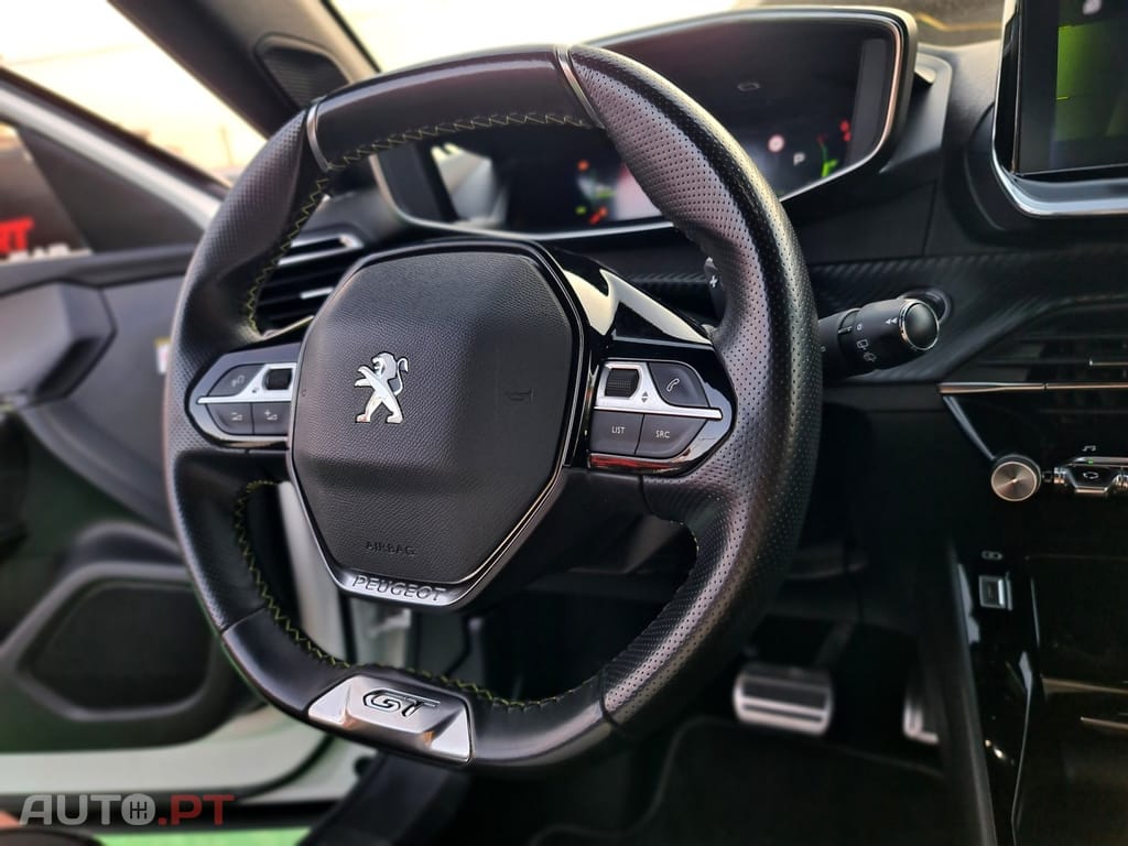 Peugeot 2008 1.2 PureTech GT Pack EAT8