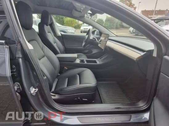 Tesla Model 3 Standard Range Plus RWD