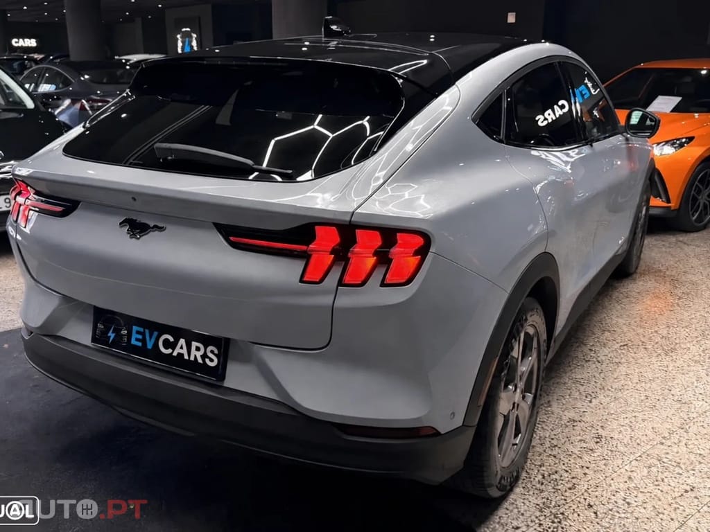 Ford Mustang Mach-E 75.7 kWh Base