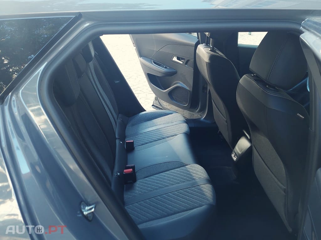 Peugeot E-2008 54 kWh Allure