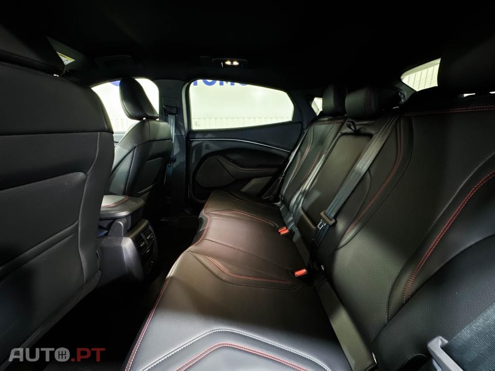 Ford Mustang Mach-E AWD PREMIUM