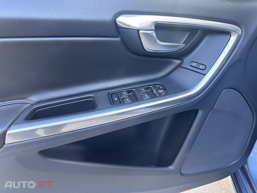 Volvo V60 2.0 D3 Pro Geartronic — fotografia 15