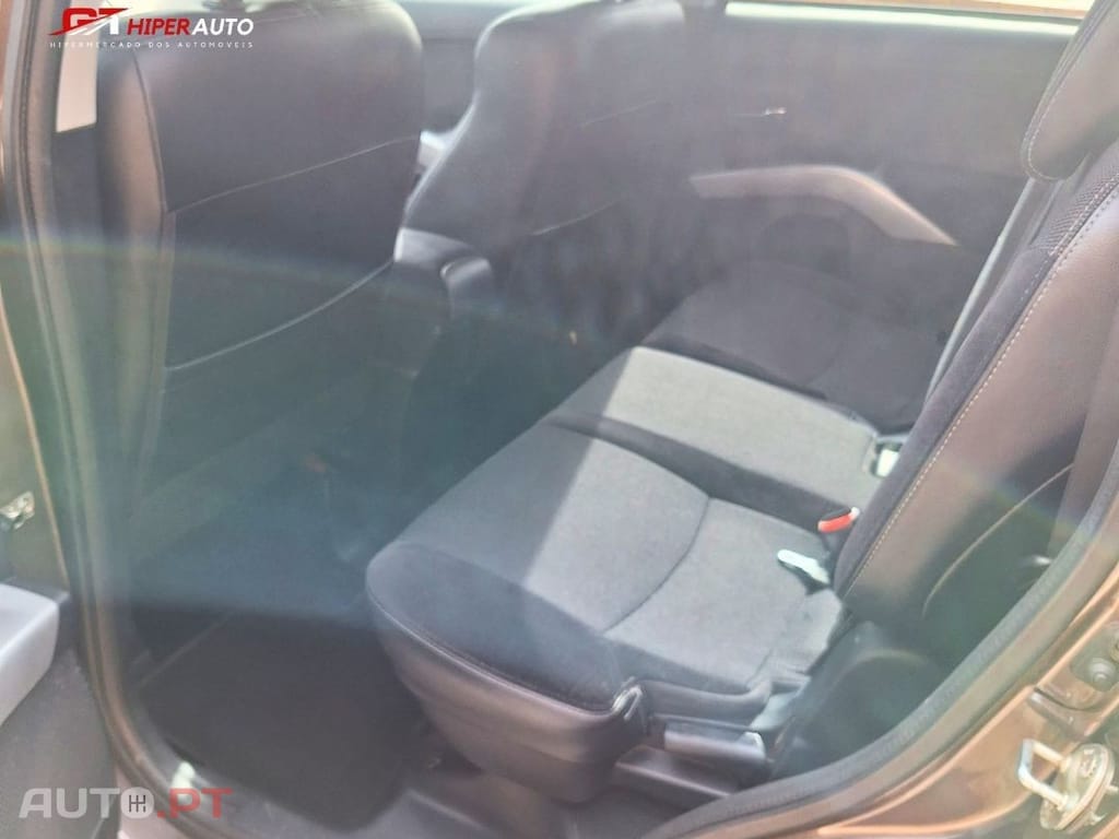 Mitsubishi Outlander 2.2 DI-D Instyle