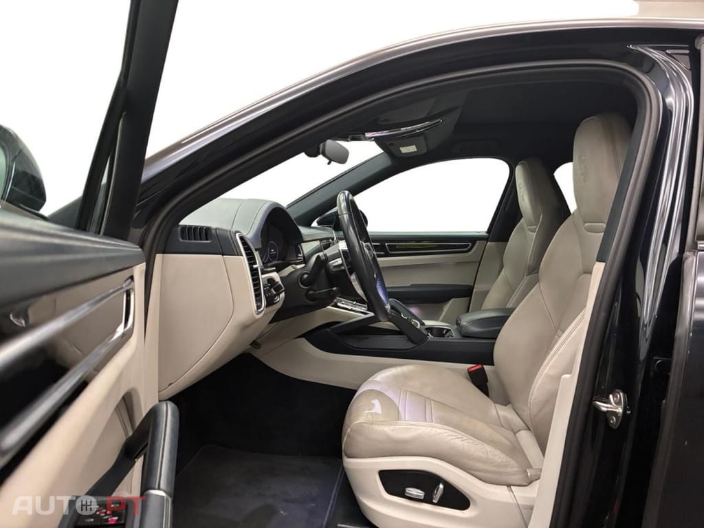 Porsche Cayenne E-Hybrid Tiptronic