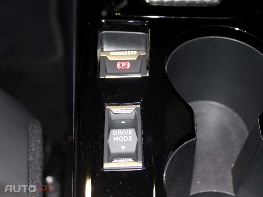 Peugeot 2008 1.2 Hybrid Allure e-DCS6