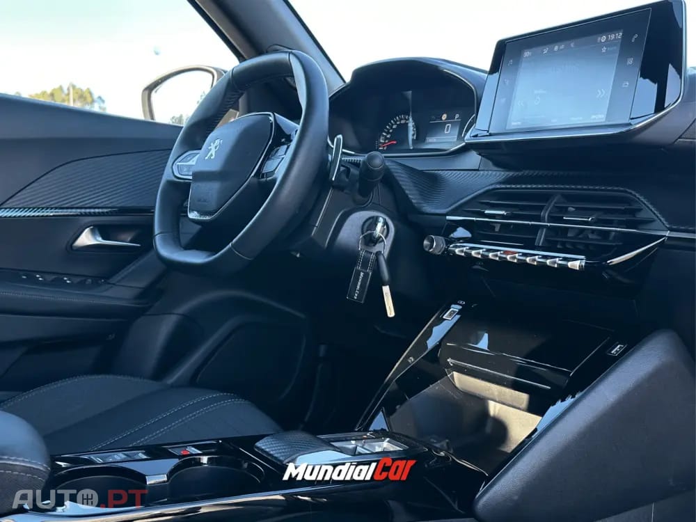 Peugeot 2008 1.5 BlueHDi Allure EAT8