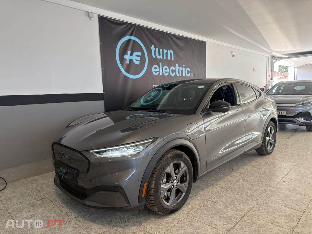 Ford Mustang Mach-E 75.7 kWh Base