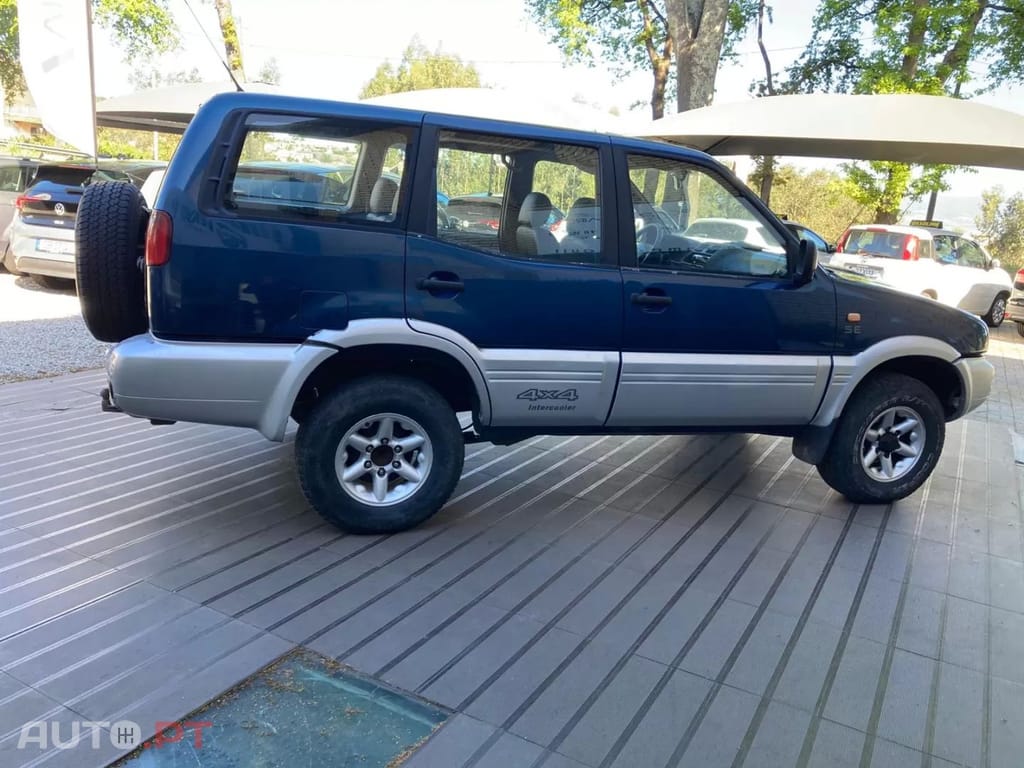 Nissan Terrano II 2.7 TDI SE 7 lugares