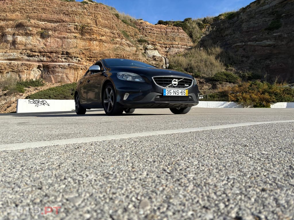 Volvo V40 1.6 D2 R-Design Momentum — fotografia 5