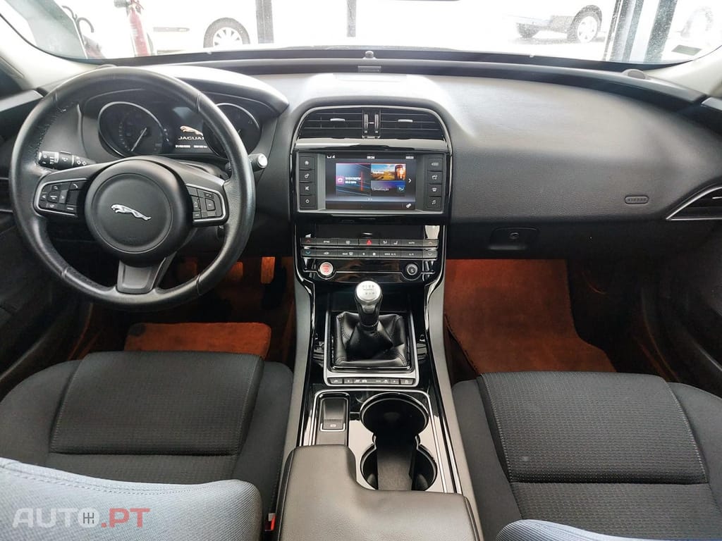 Jaguar XE 2.0 D Prestige