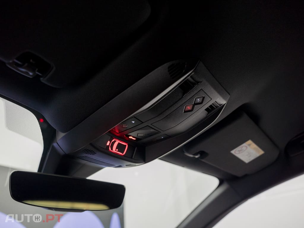 DS DS7 Crossback E-Tense Performance Line EAT8