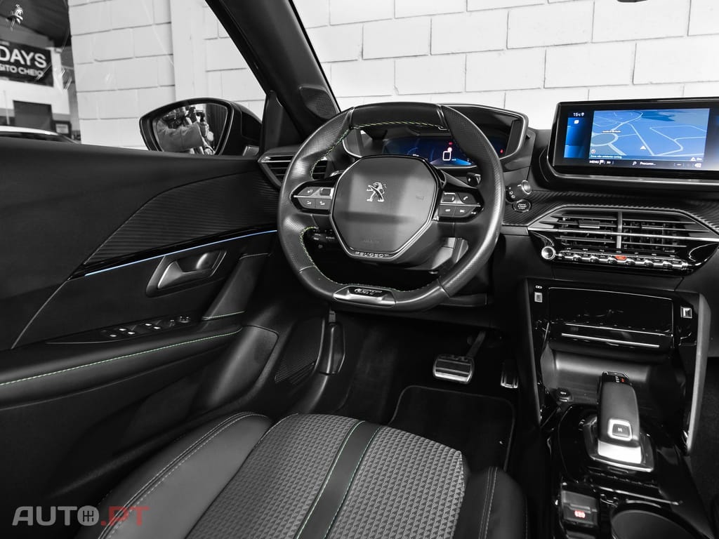 Peugeot 208 1.2 PureTech GT EAT8