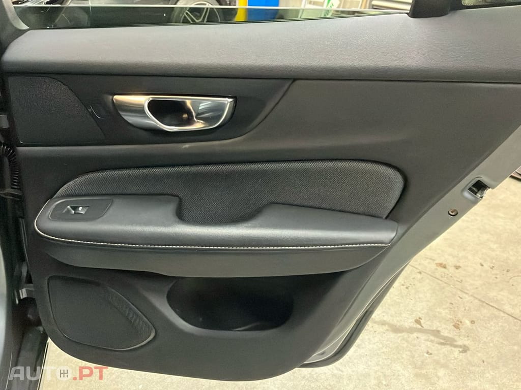 Volvo V60 2.0 D3 R-Design Geartronic