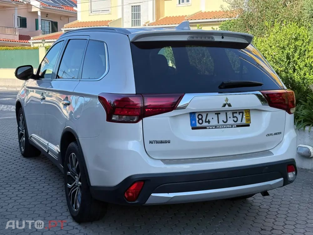 Mitsubishi Outlander 2.2 DI-D Instyle Navi