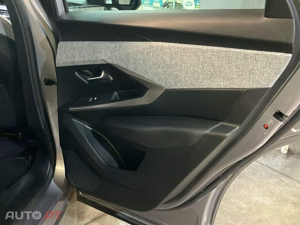 Peugeot 3008 1.2 Hybrid Allure e-DCS6