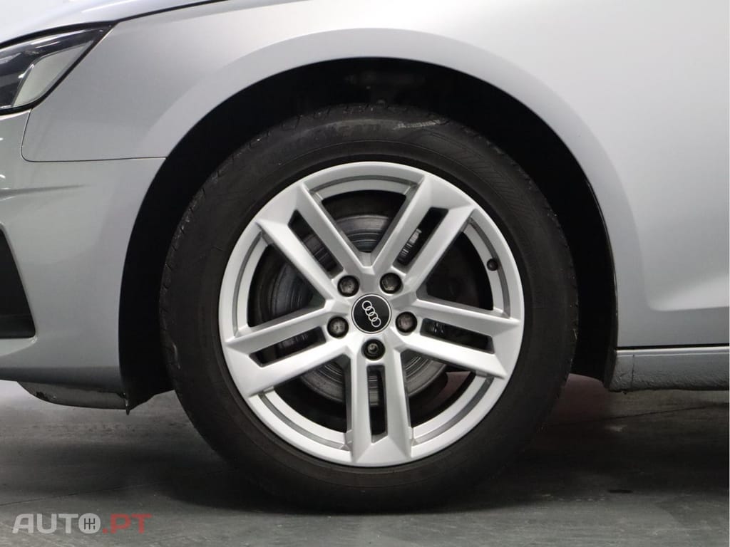 Audi A4 30 TDI S tronic Avant