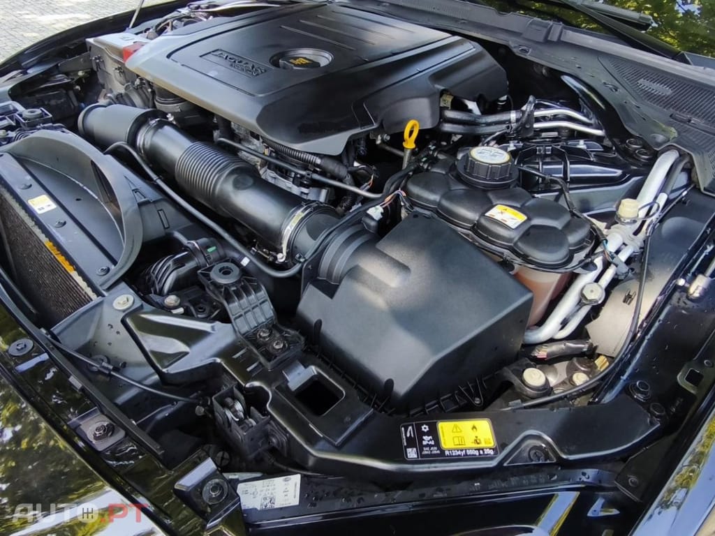 Jaguar XE 2.0 D Portfolio Aut.
