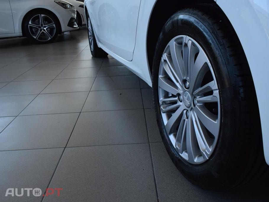 Peugeot 208 1.2 PureTech Signature