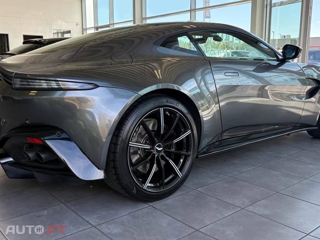 Aston Martin Vantage Coupé V8