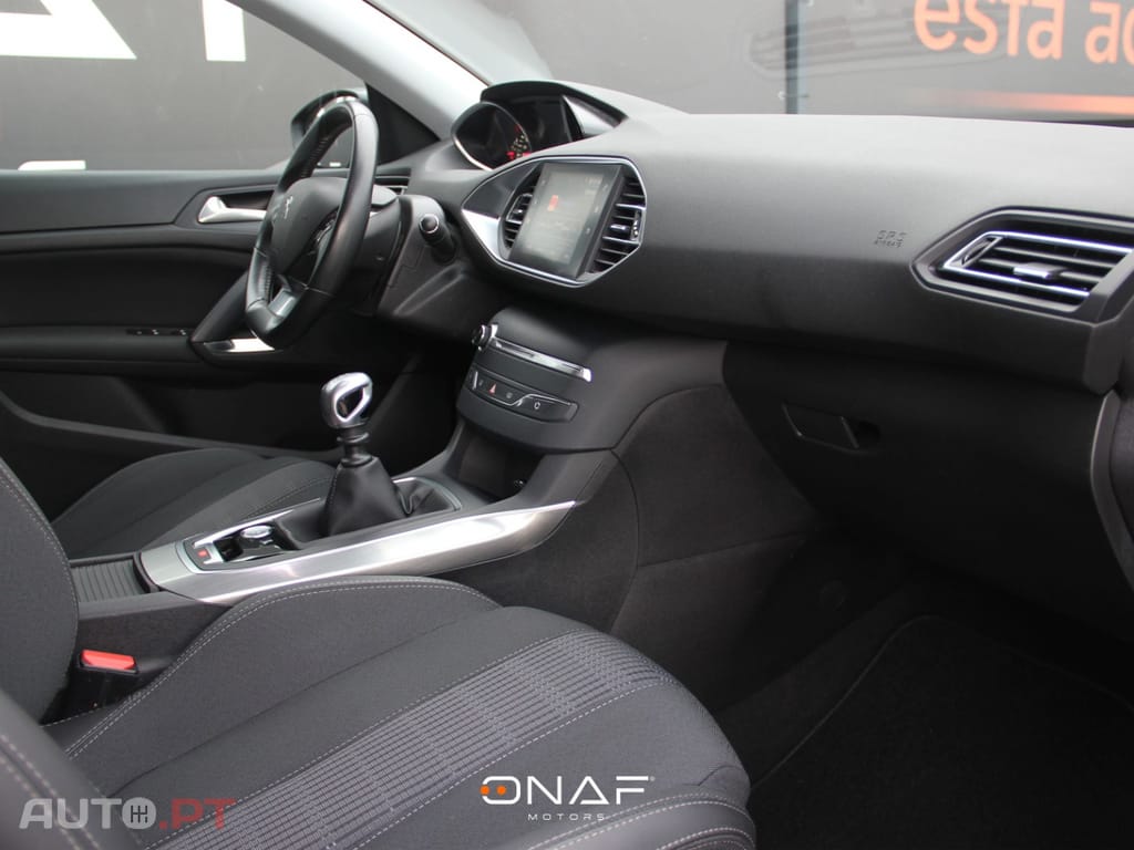 Peugeot 308 1.2 e-THP Allure 130cv