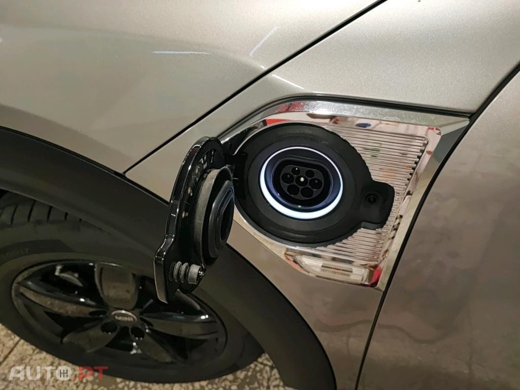 MINI Countryman Cooper SE Premium Essential Auto