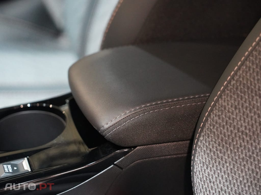 Peugeot 2008 1.2 Hybrid Allure e-DCS6