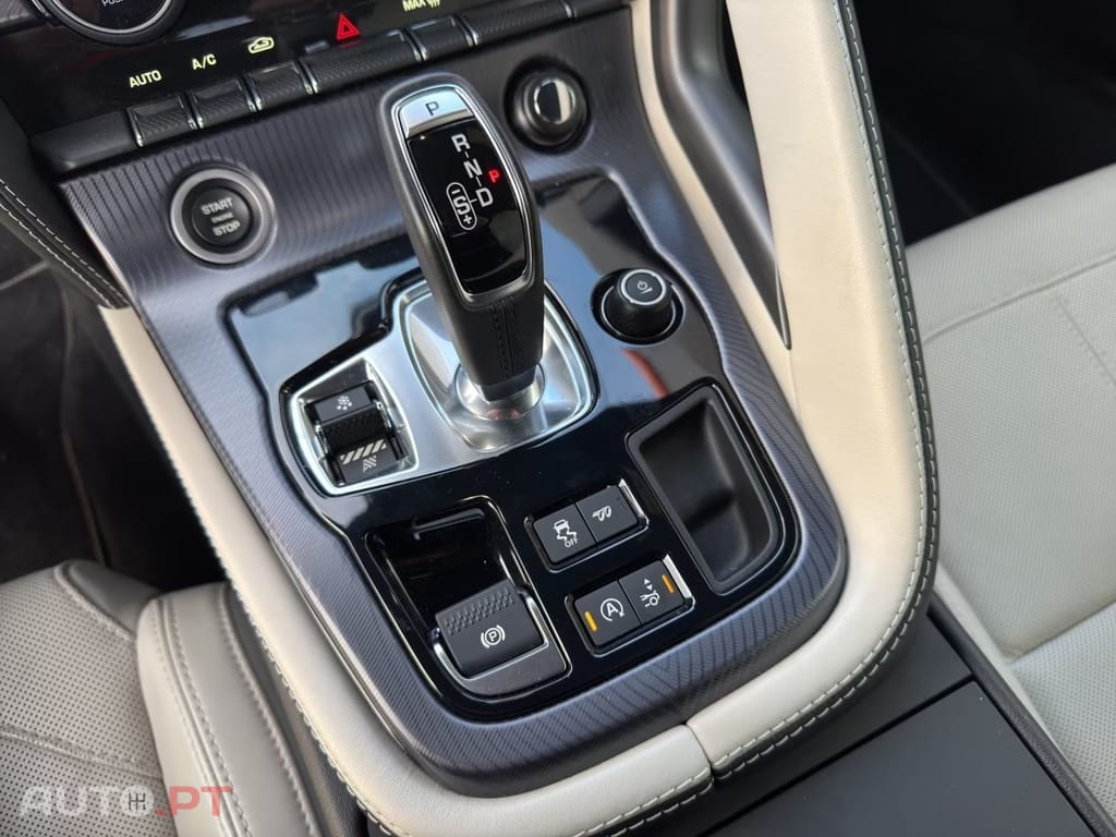 Jaguar F-Type P300 R-Dynamic