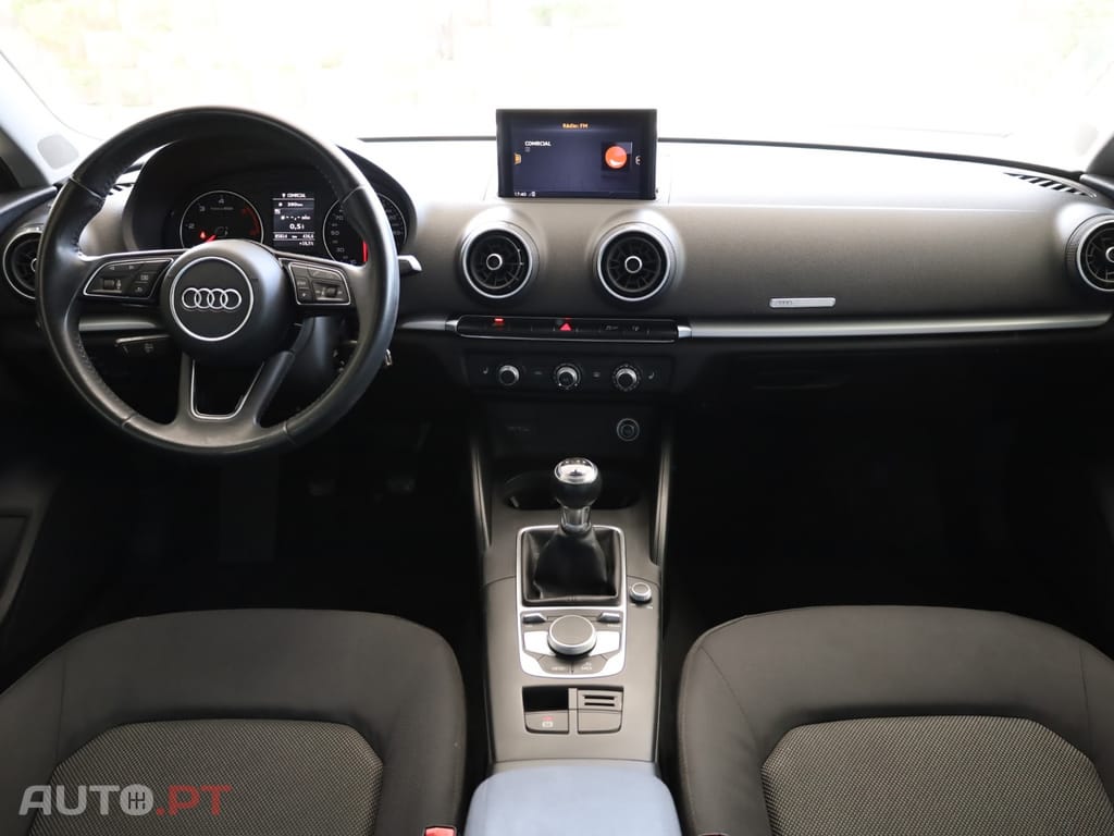 Audi A3 Sportback 1.6 TDi B. Line Attraction