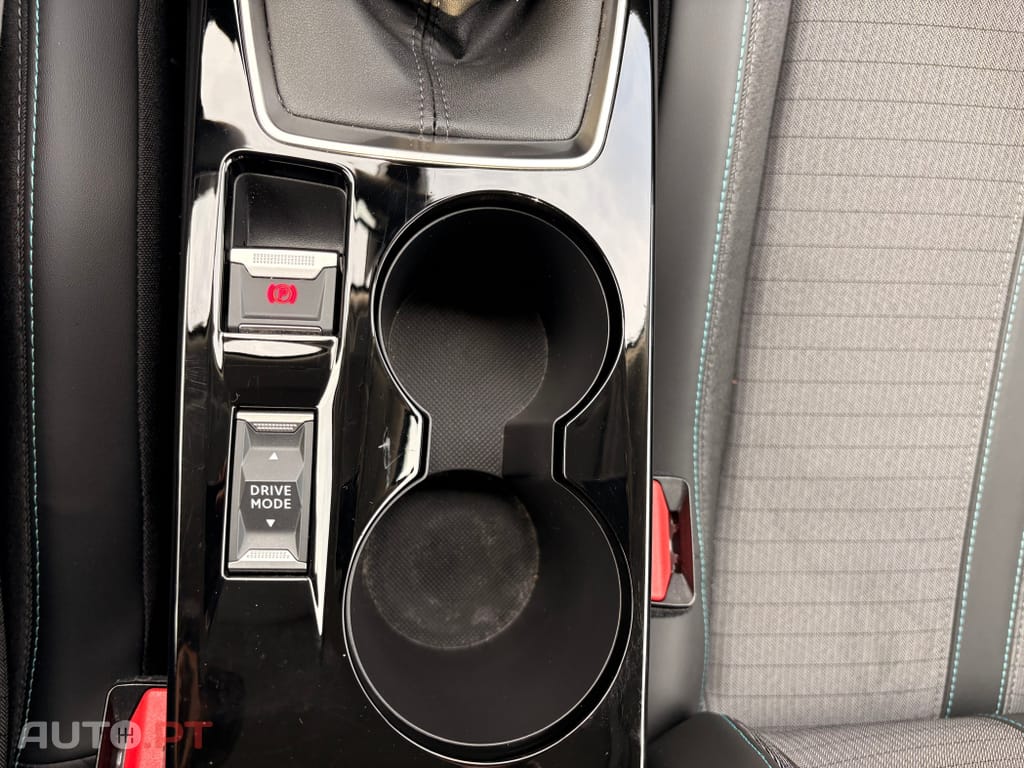 Peugeot 2008 1.5 BlueHDi Allure Pack