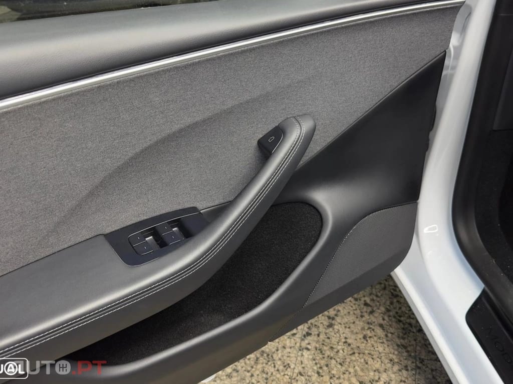Tesla Model 3 Tração Traseira