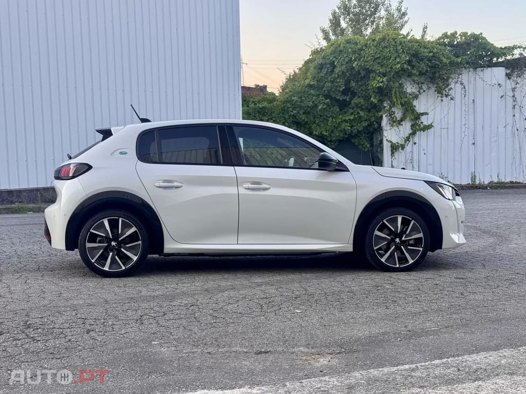 Peugeot E-208 50 kWh GT
