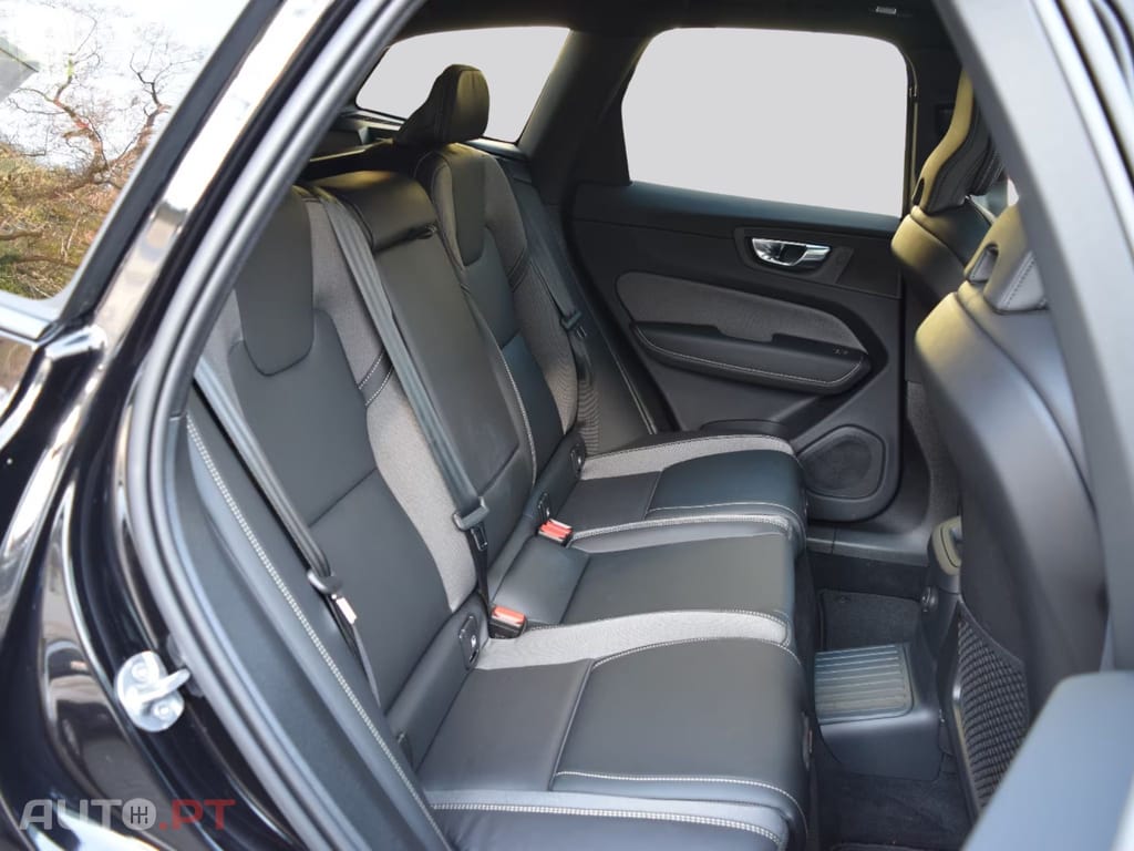 Volvo XC60 I.V.A DEDUTIVEL T8Plus Black Edition