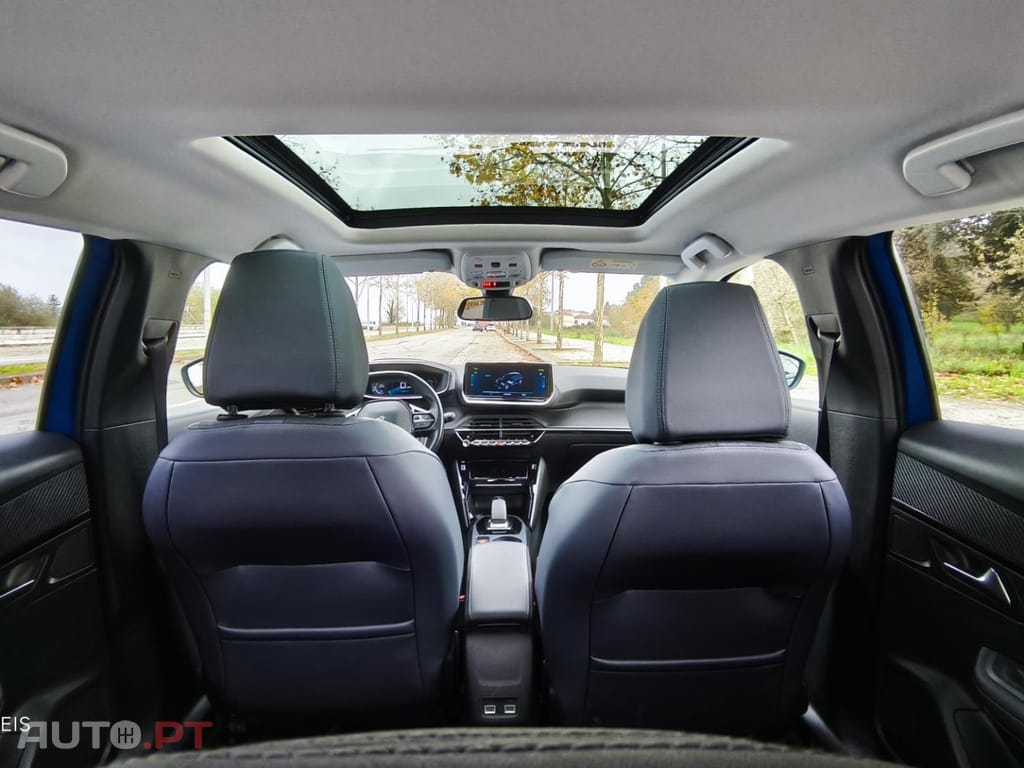 Peugeot E-2008 50 kWh Allure Pack