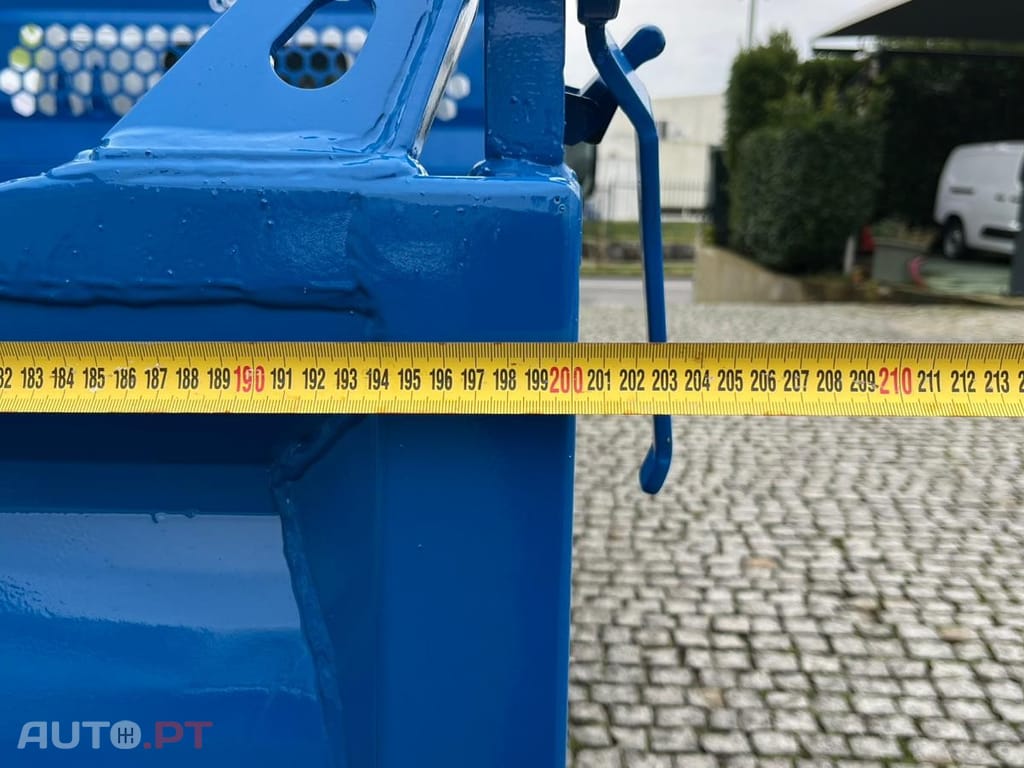 Toyota Dyna 3.0  BASCULA TRILATERAL