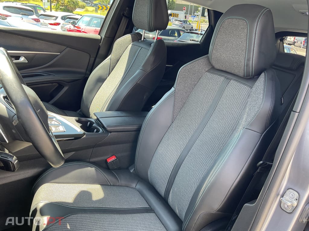 Peugeot 3008 1.6 Hybrid Allure e-EAT8
