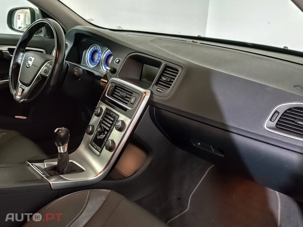 Volvo V60 2.0 D3 R-Design