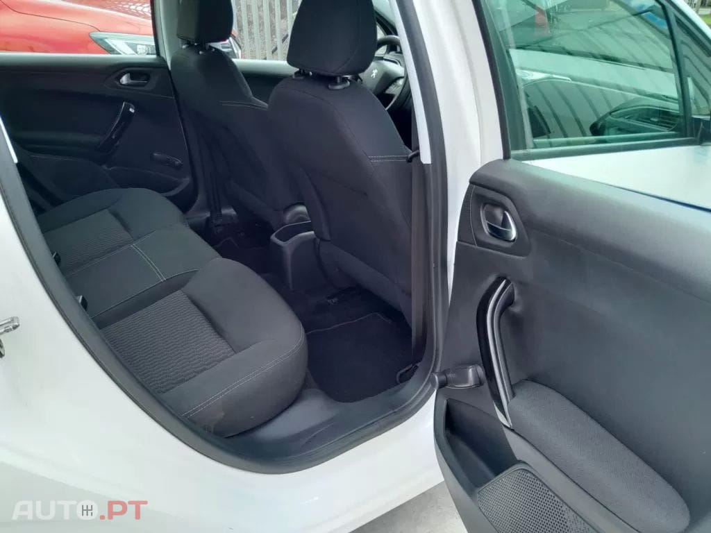 Peugeot 208 1.2 PureTech Signature