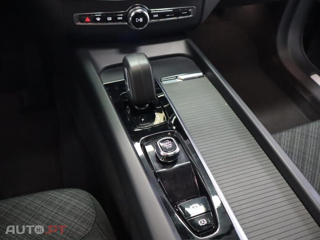 Volvo XC60 2.0 T6  AWD PHEV Core Auto