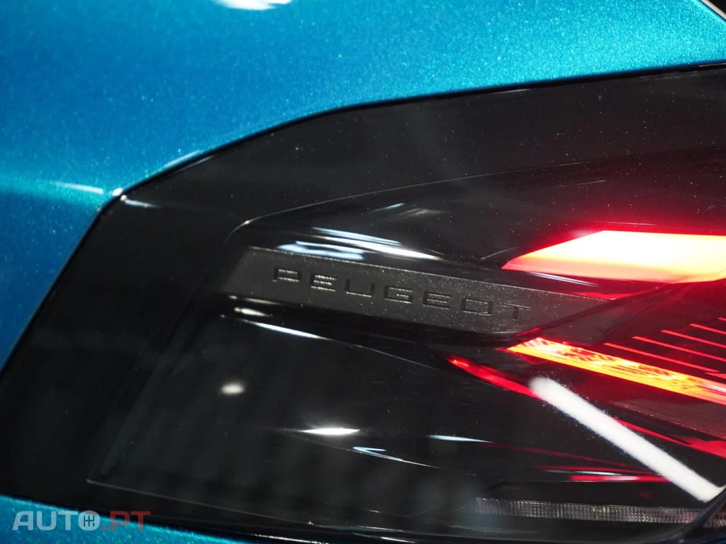 Peugeot 2008 1.2 Hybrid Allure e-DCS6