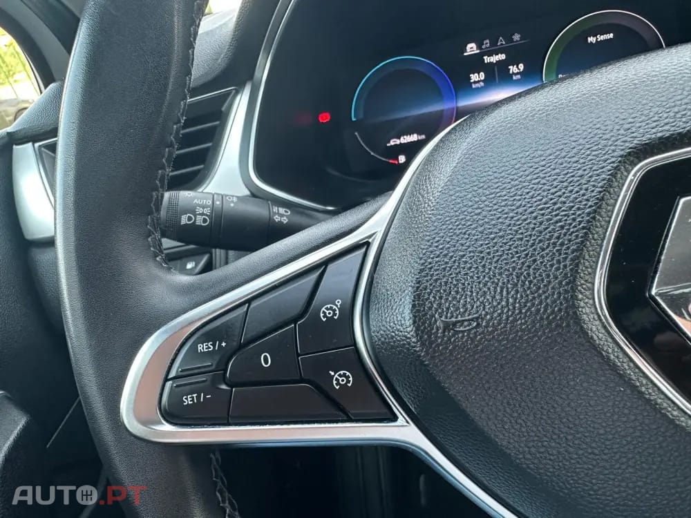 Renault Captur 1.6 E-Tech Intens