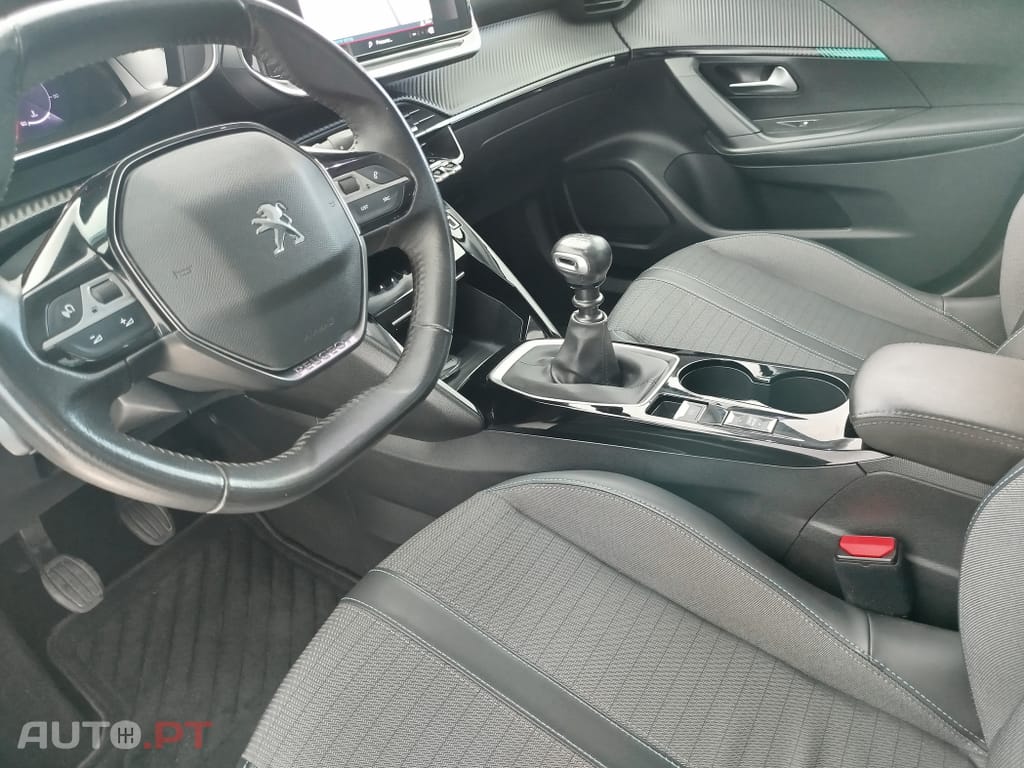 Peugeot 2008 1.5 BlueHDi Allure Pack