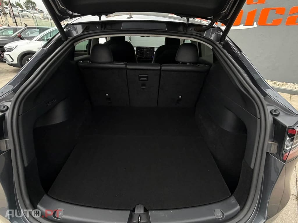 Tesla Model Y Long-Range RWD