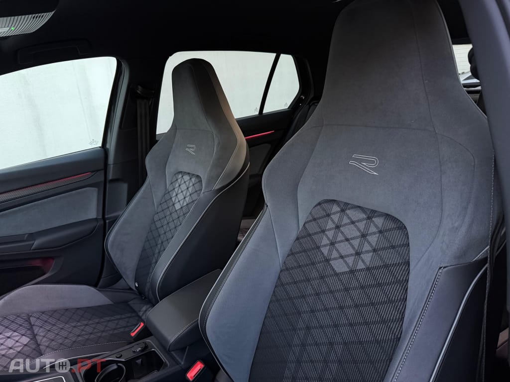 Volkswagen Golf 1.5 eTSI R-Line DSG