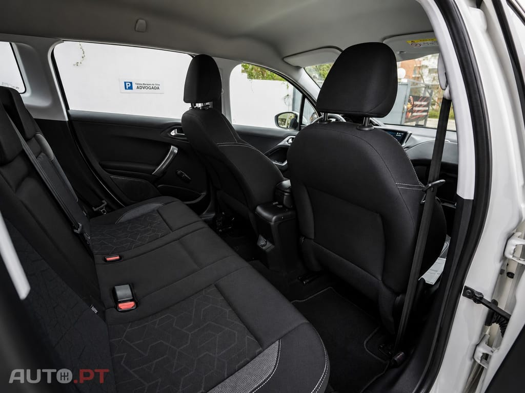 Peugeot 2008 Peugeot 2008 1.2 Allure Pack