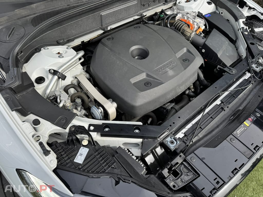 Volvo XC60 2.0 T6 PHEV R-Design AWD