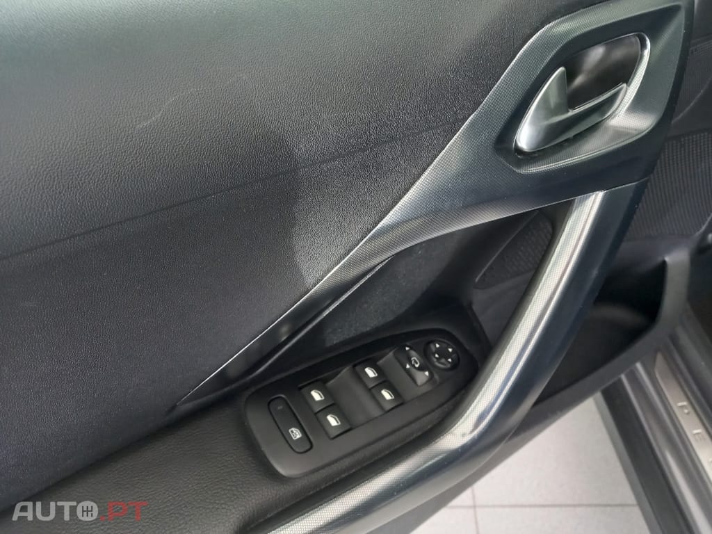 Peugeot 2008 1.2 PureTech Allure