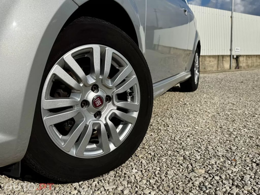 Fiat Punto 1.3 M-Jet Lounge Start&Stop — fotografia 2
