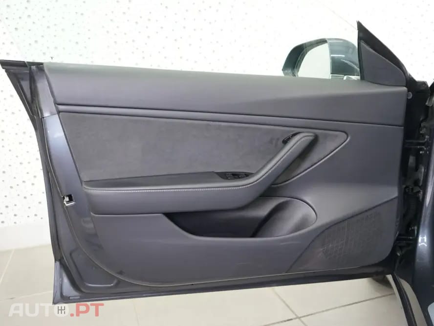 Tesla Model 3 Standard Range Plus RWD